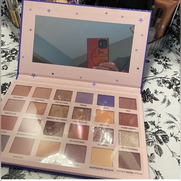 New! Ciaté London Eyeshadow Palette - Picture 2 of 7